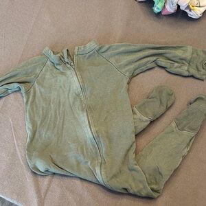 Goumi Green Zip-Up pjs